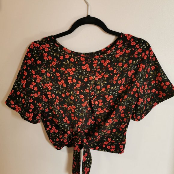 Black Floral Crop Top w/ bow - Picture 2 of 2